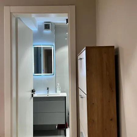 Apartment Urban Elderwood Haven *